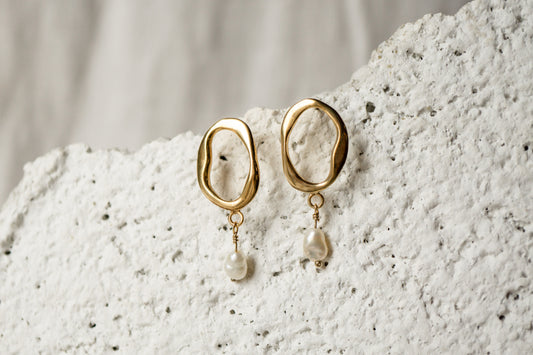 Pearl earrings - gold plated, motion