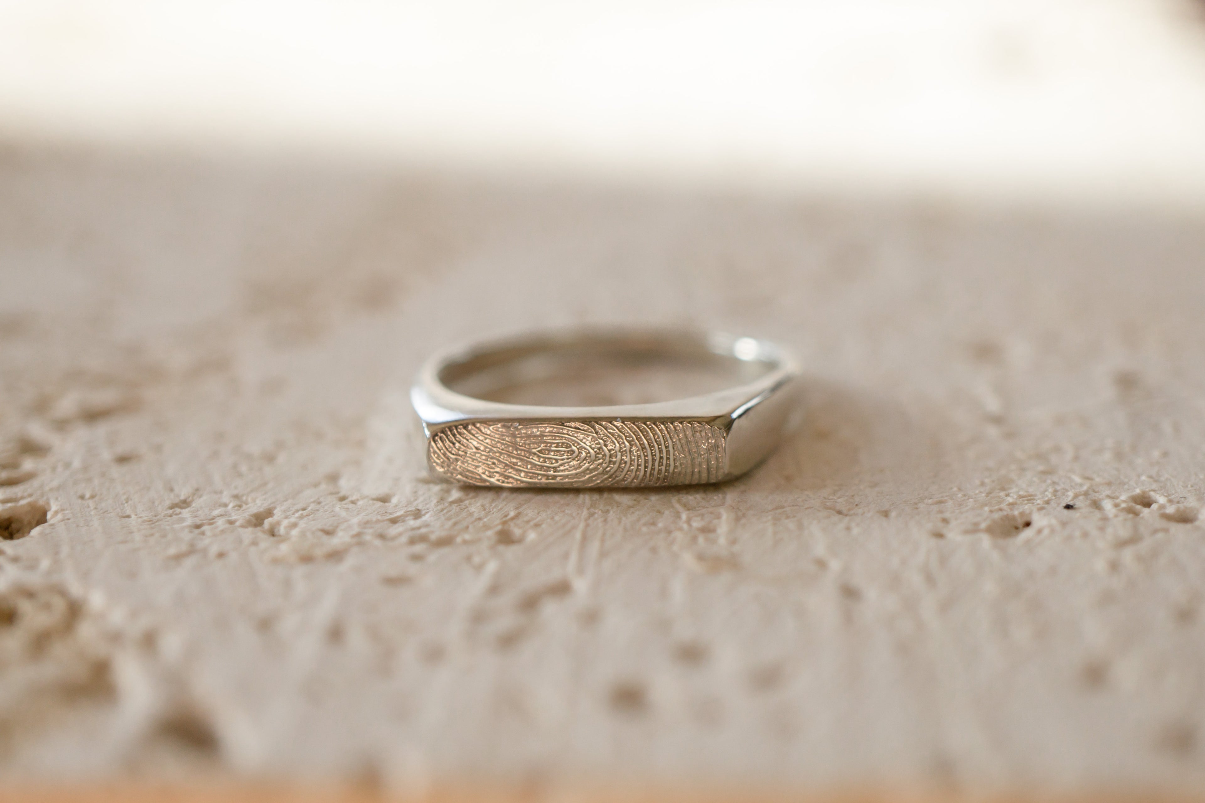 Fingerprint bar ring