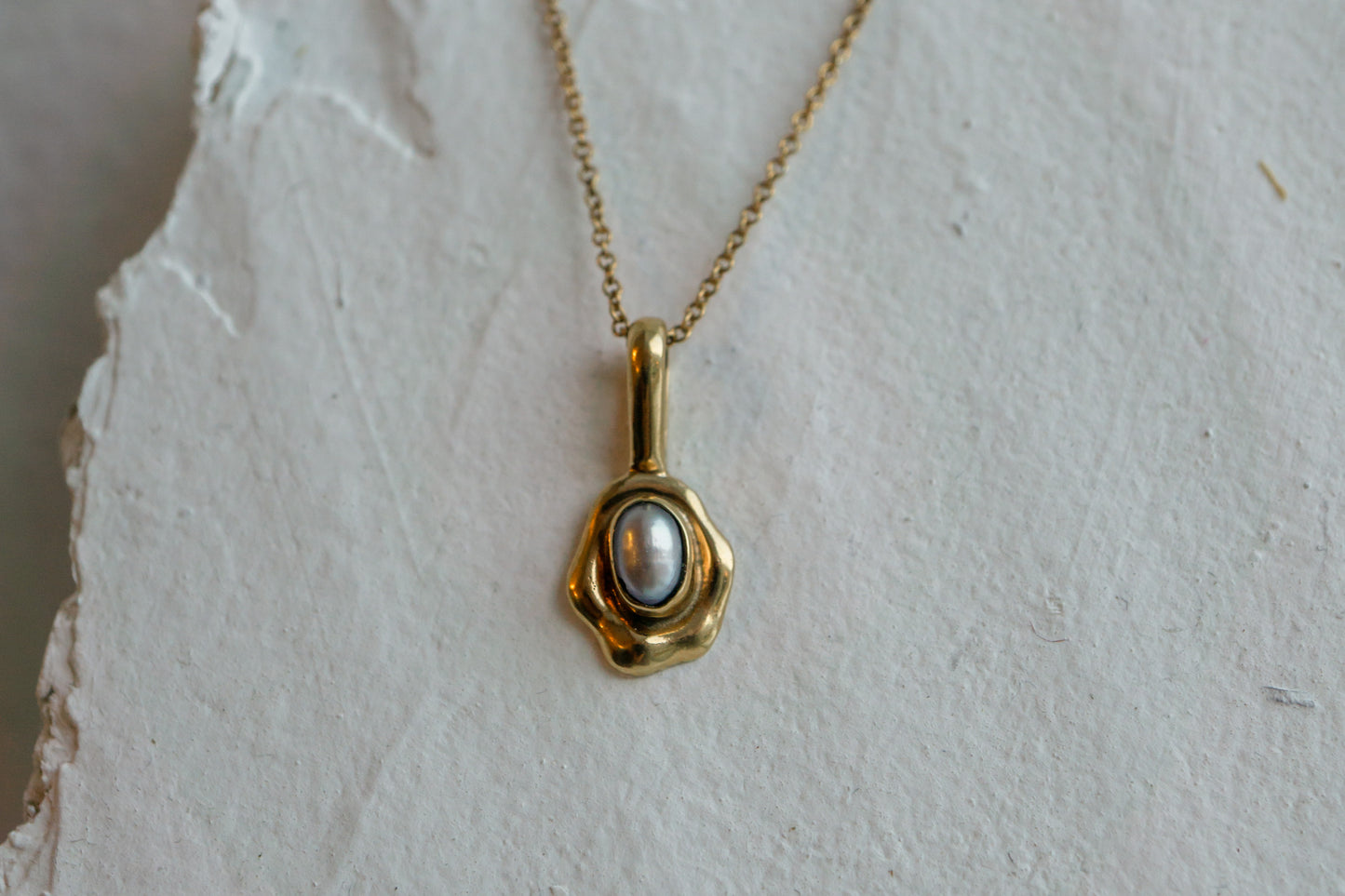 Pearl necklace - gold plated