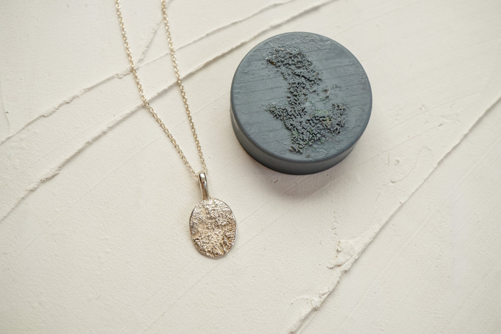 Pet print necklace from an ink imprint