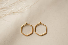 Load image into Gallery viewer, Honeycomb earrings - gold plated