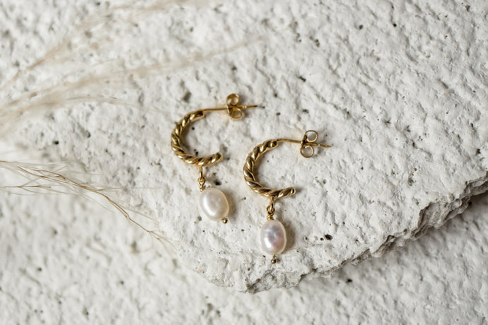 Pearl earrings - gold plated