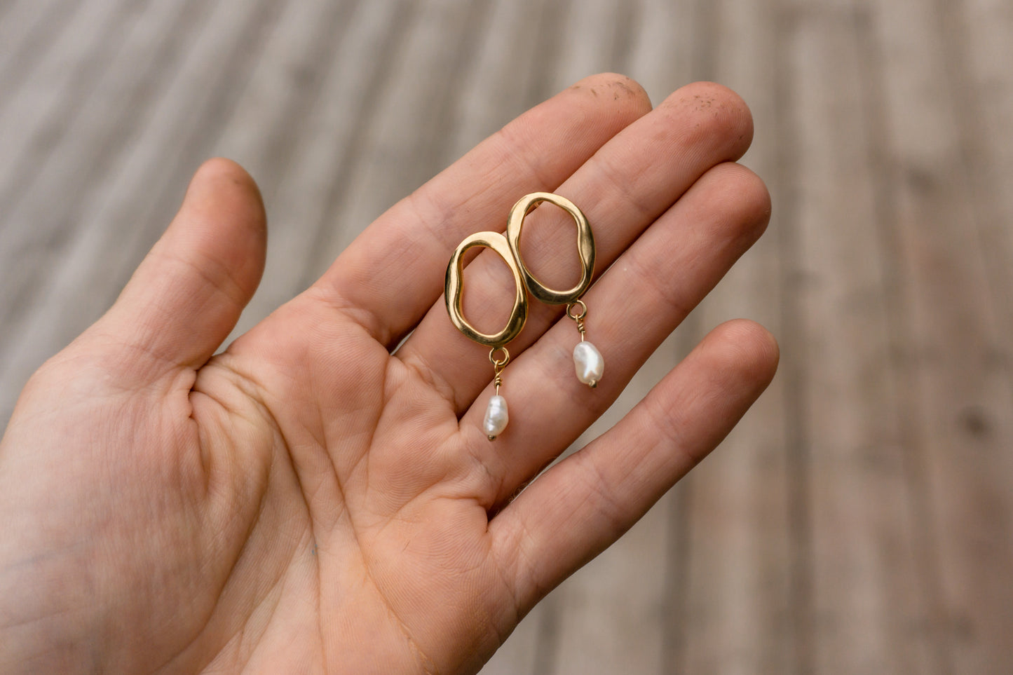 Pearl earrings - gold plated, motion